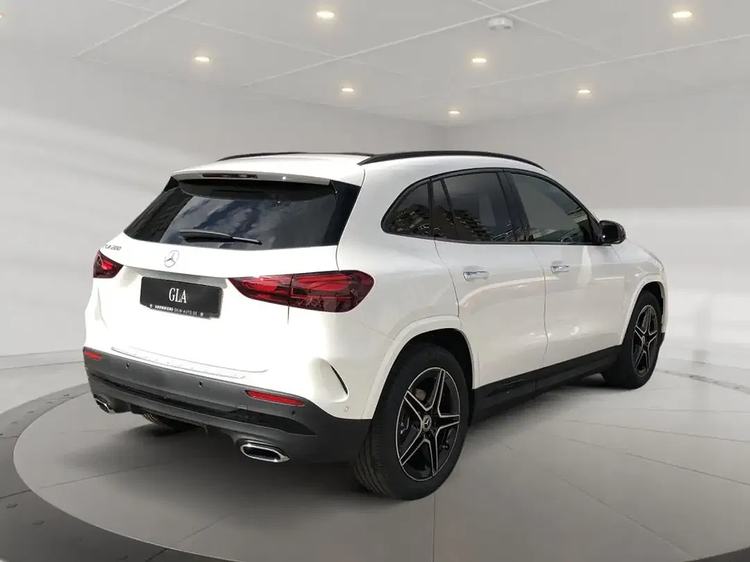 Mercedes-Benz GLA 200 AMG MBUX Night - Thumbnail 3