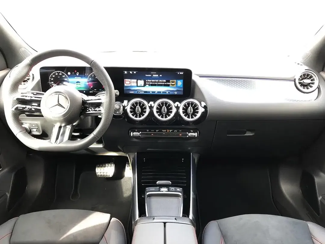 Mercedes-Benz GLA 200 AMG MBUX Night - Thumbnail 5