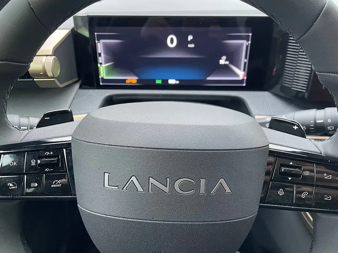 Lancia Ypsilon Hybrid LX - Thumbnail 12