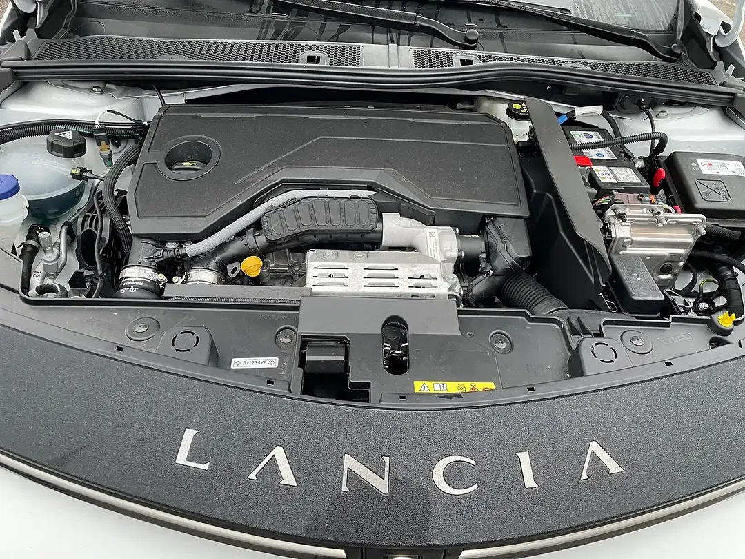 Lancia Ypsilon Hybrid LX - foto 14