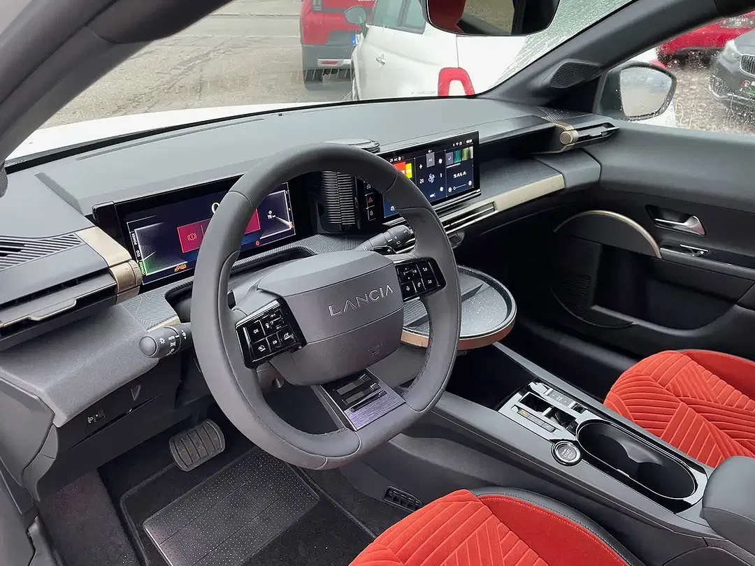 Lancia Ypsilon Hybrid LX - Thumbnail 9