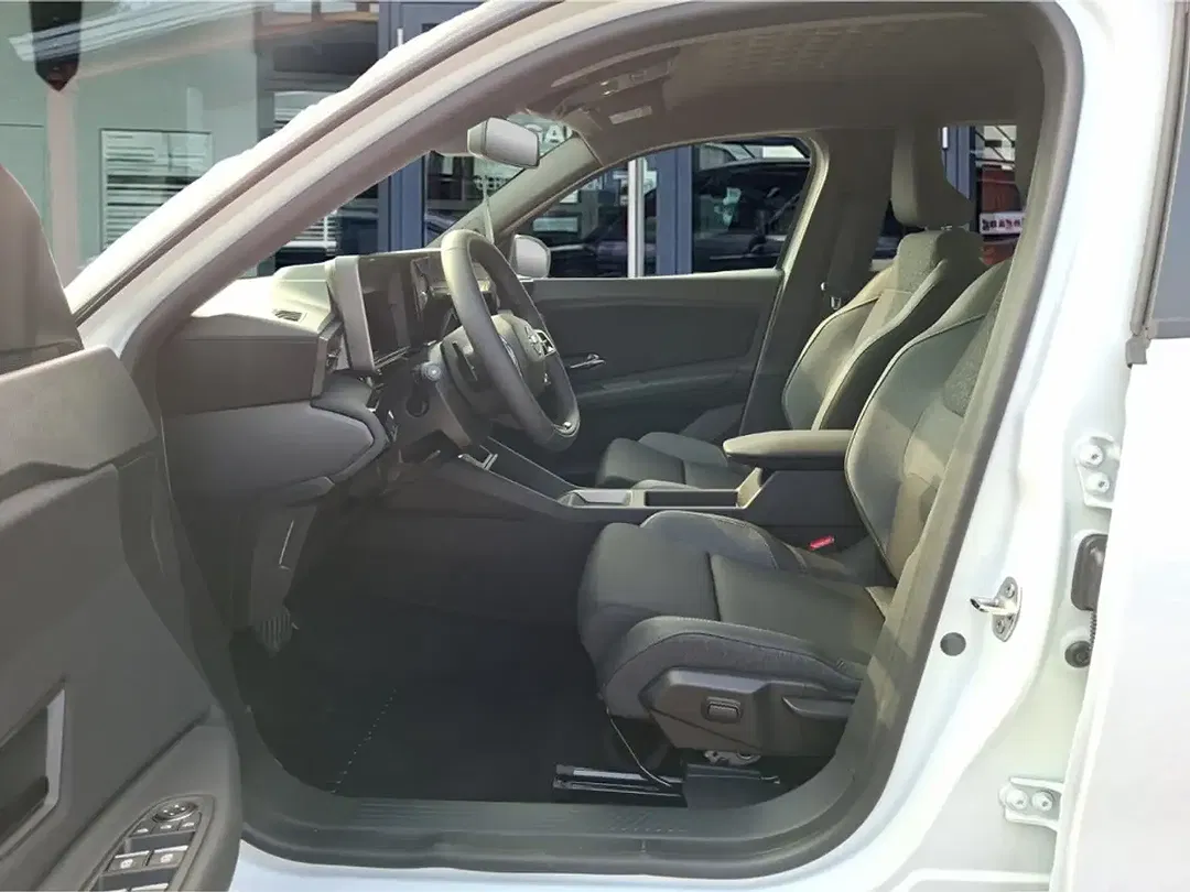 Nissan Micra - Thumbnail 7
