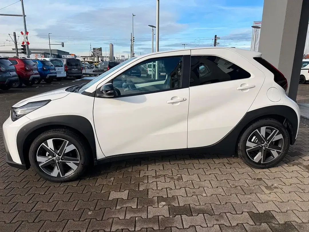 Toyota Aygo 1.5 Hybrid Active - Thumbnail 3