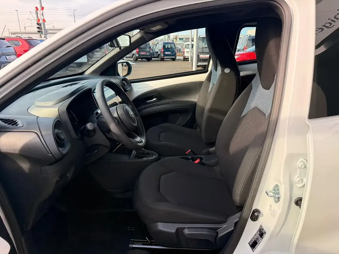 Toyota Aygo 1.5 Hybrid Active - Thumbnail 8