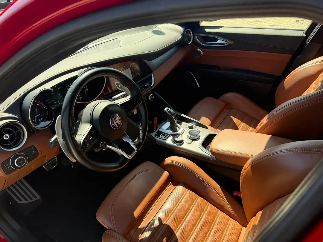 Alfa Romeo Giulia Q4 Veloce - Thumbnail 13