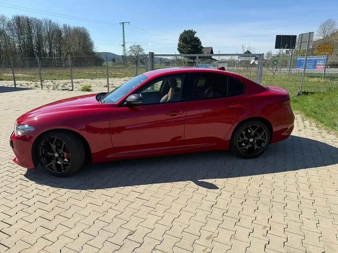 Alfa Romeo Giulia Q4 Veloce - Thumbnail 4