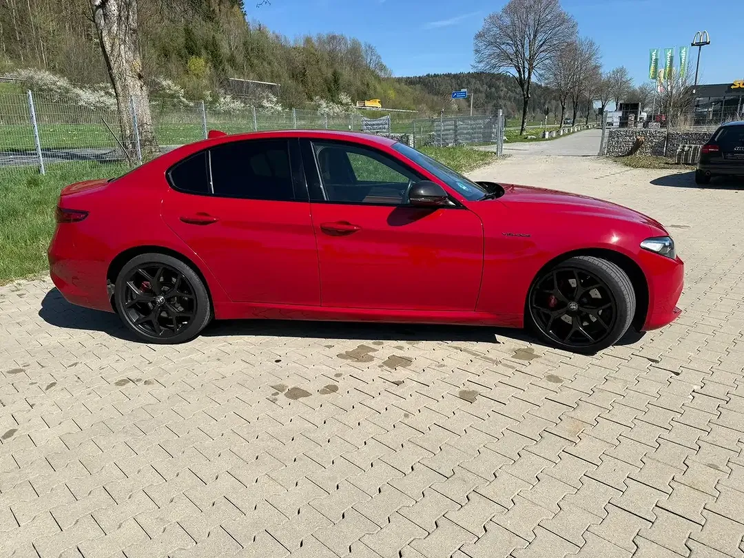 Alfa Romeo Giulia Q4 Veloce - Thumbnail 5