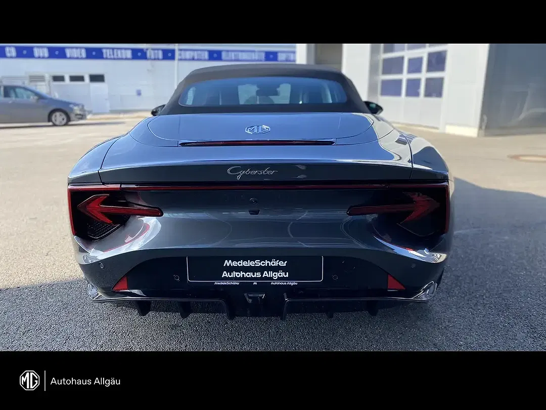 MG Cyberster - Thumbnail 12