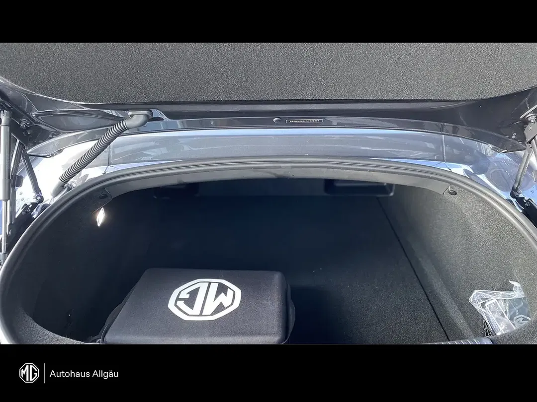 MG Cyberster - Thumbnail 13