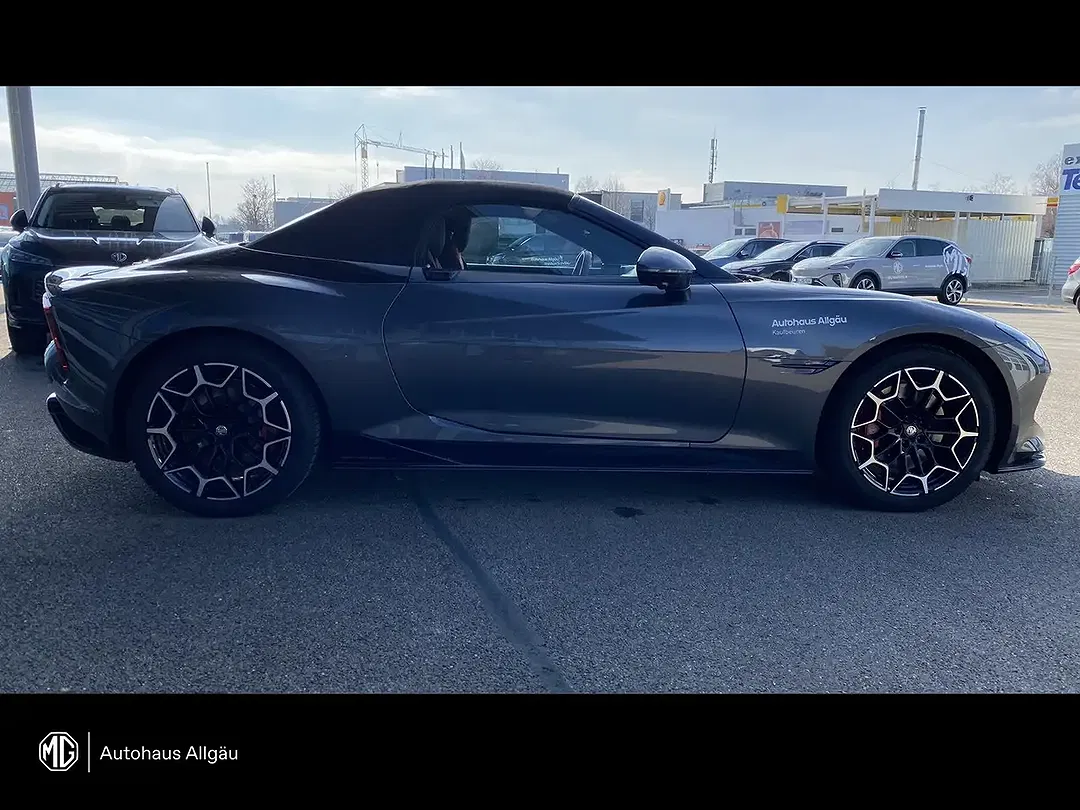 MG Cyberster - Thumbnail 4