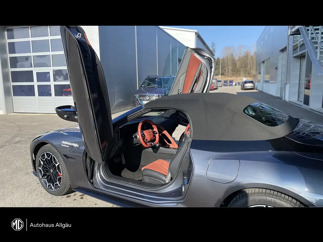 MG Cyberster - Thumbnail 5