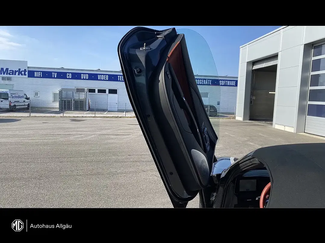 MG Cyberster - Thumbnail 7