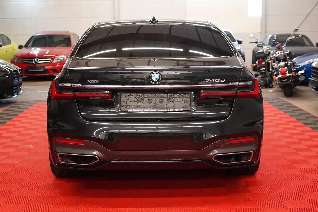 BMW 740 xDrive M - Thumbnail 3