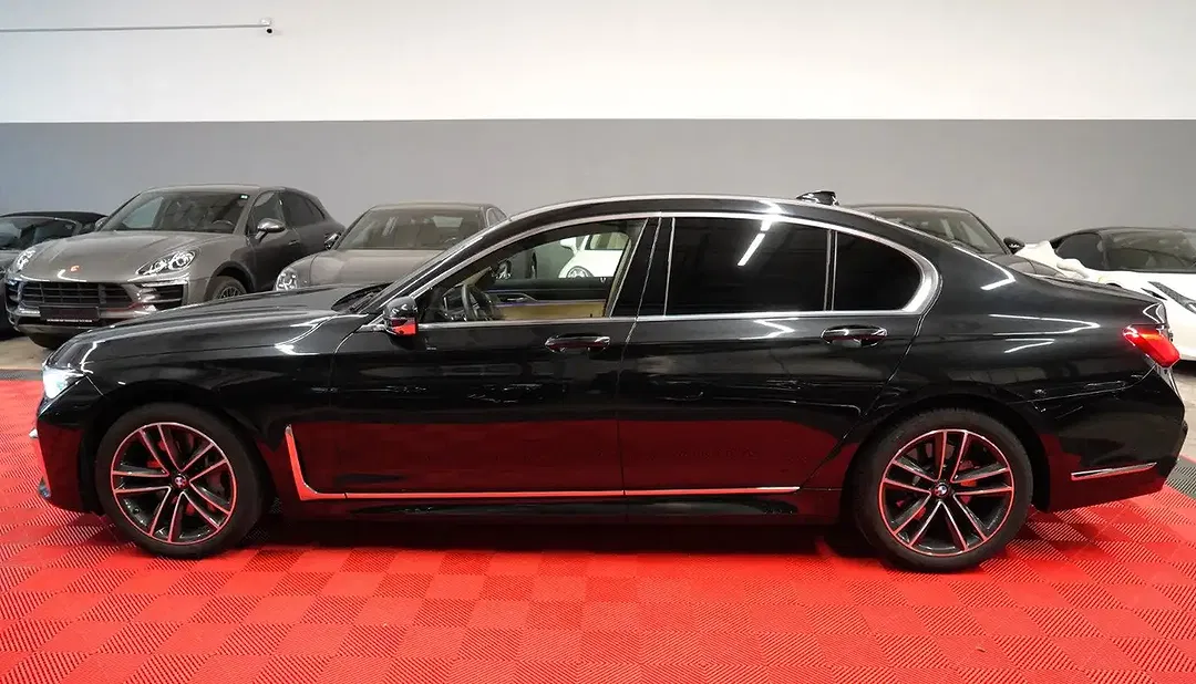 BMW 740 xDrive M - Thumbnail 4