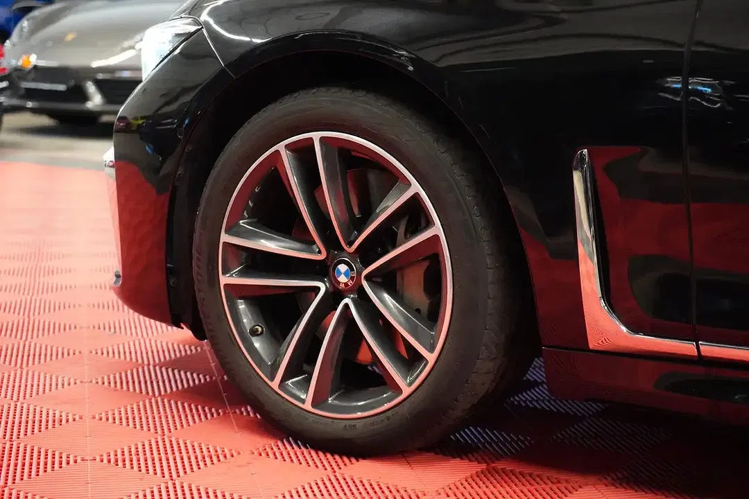 BMW 740 xDrive M - Thumbnail 5