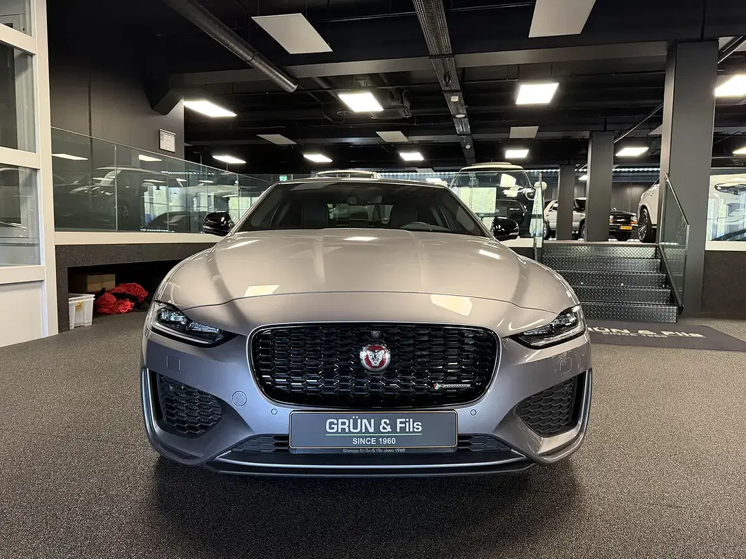 Jaguar XE P300 4x4 R-Dynamic - foto 2