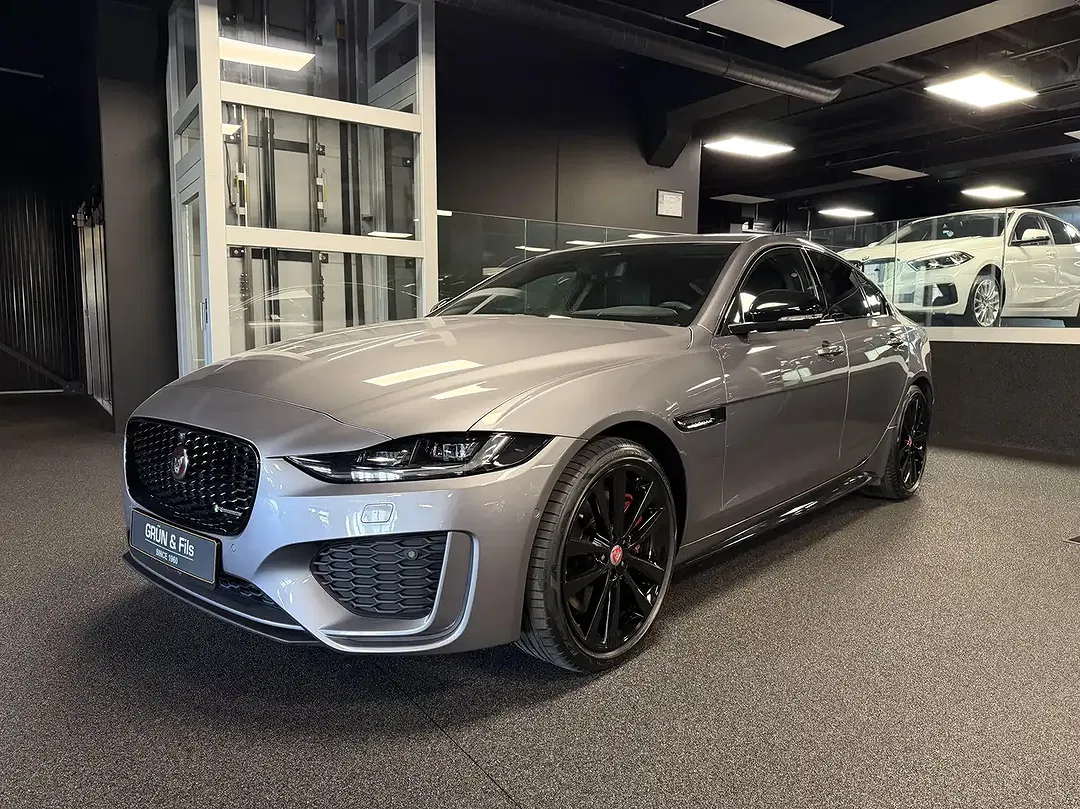 Jaguar XE P300 4x4 R-Dynamic - Thumbnail 3