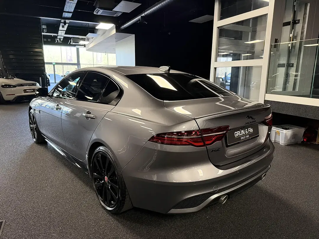 Jaguar XE P300 4x4 R-Dynamic - Thumbnail 5