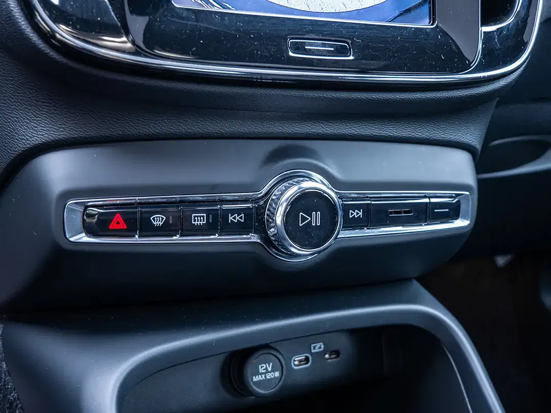 Volvo C40 Recharge Plus - Thumbnail 12