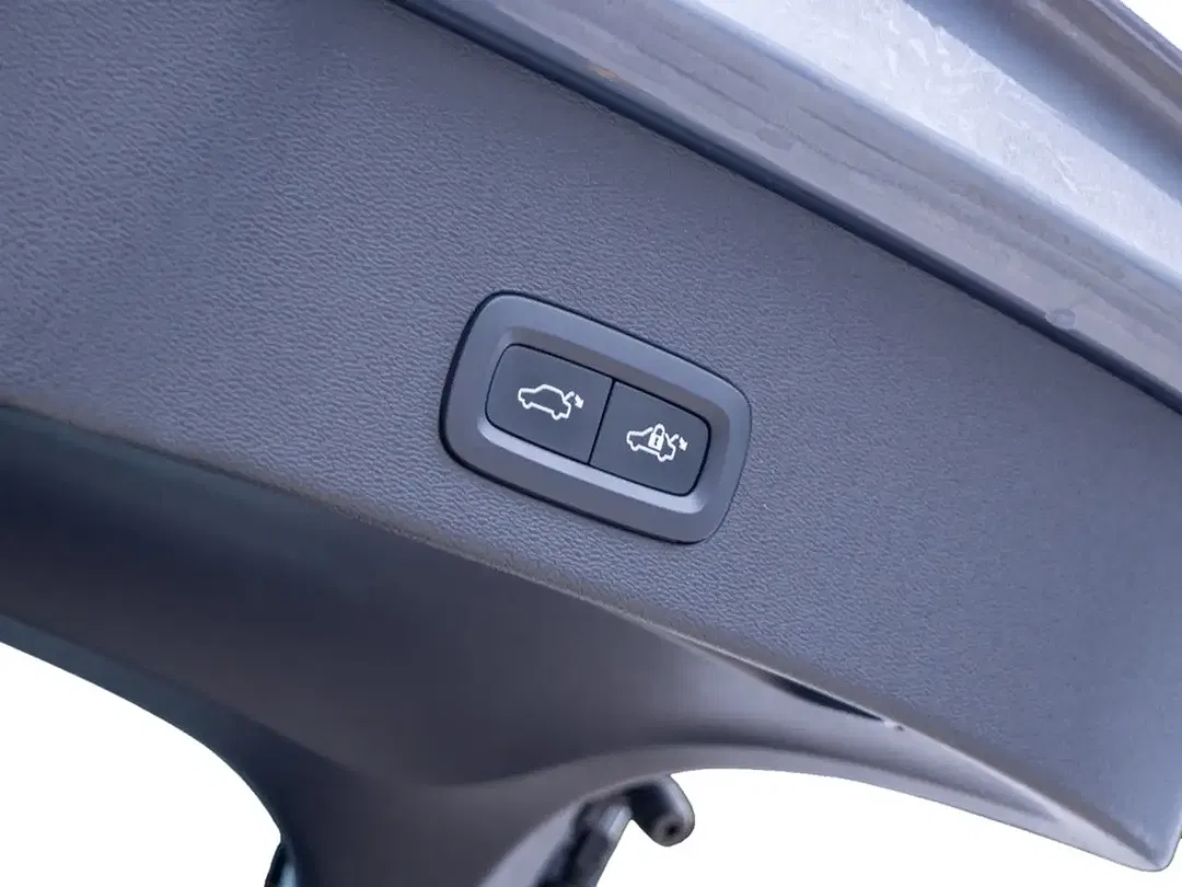 Volvo C40 Recharge Plus - Thumbnail 9