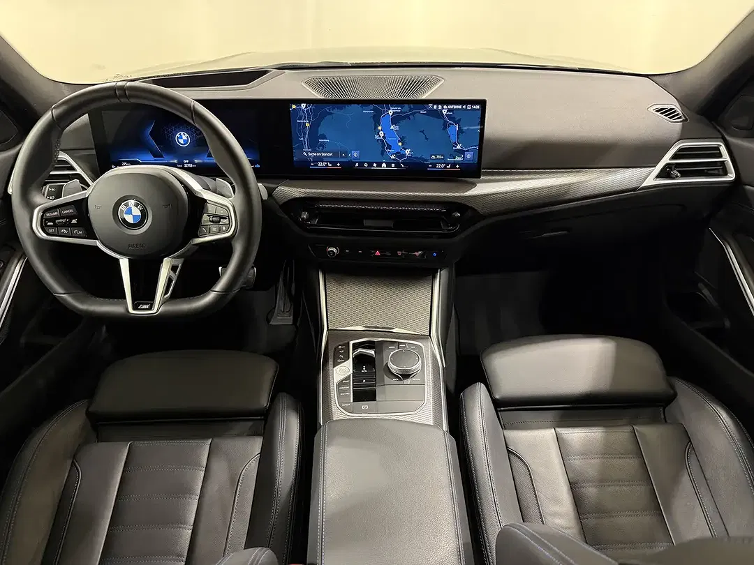 BMW 330 xDrive M Pro - Thumbnail 11