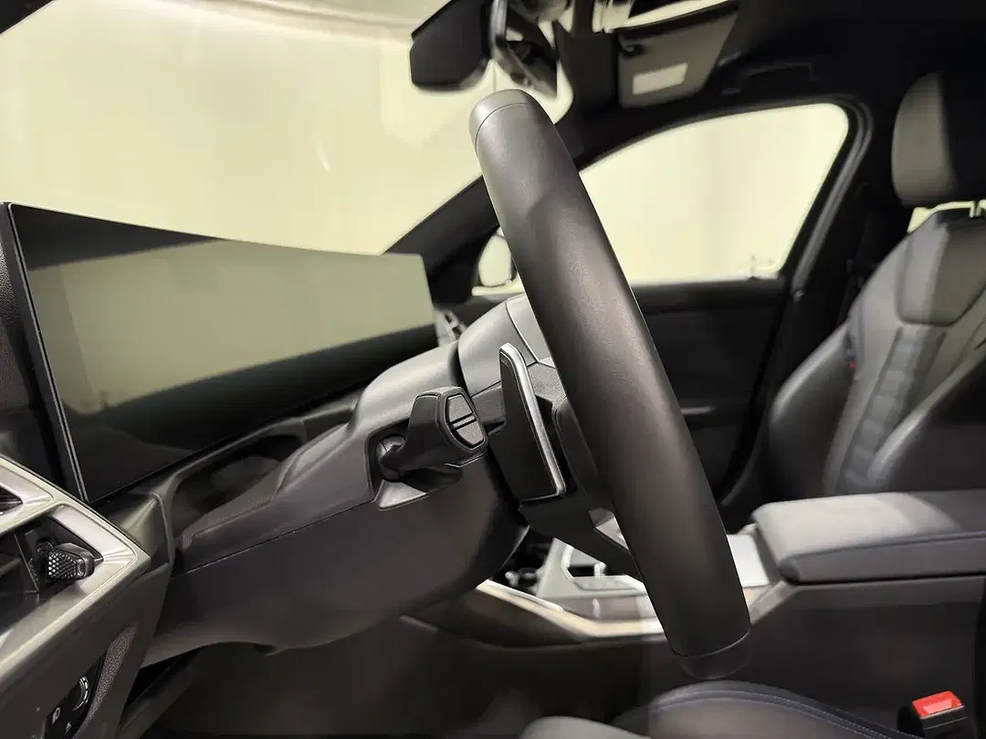 BMW 330 xDrive M Pro - Thumbnail 14
