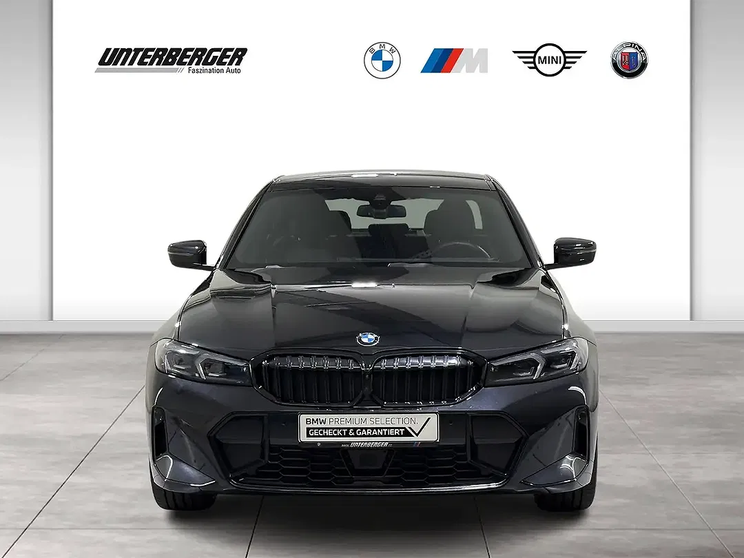 BMW 330 xDrive M Pro - Thumbnail 4