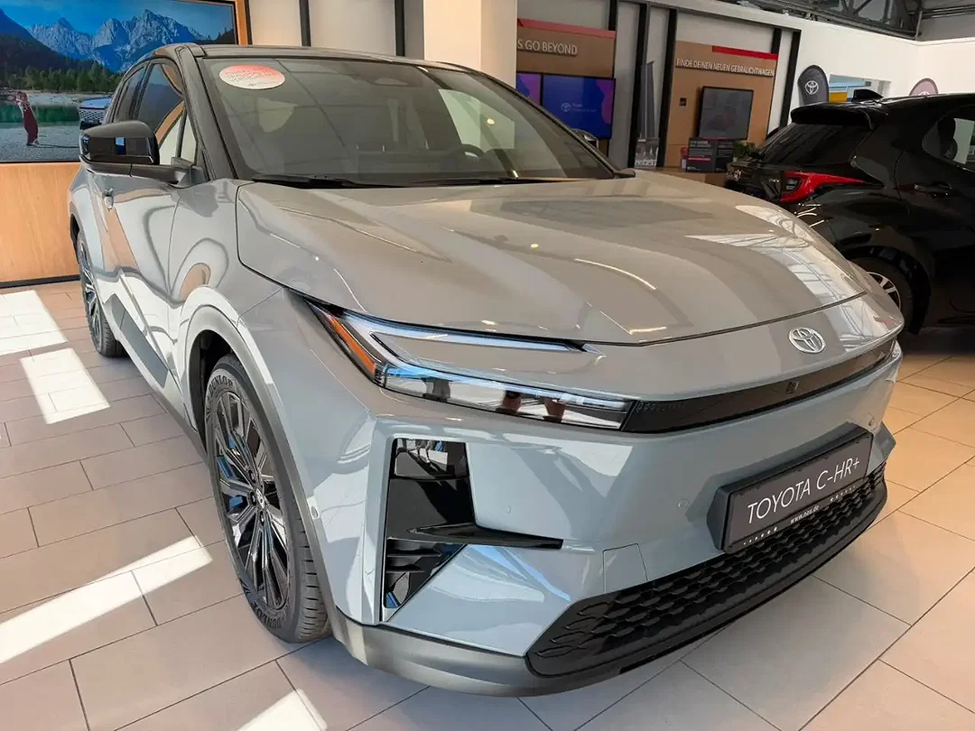 Toyota C-HR 4x4 Lounge - Afbeelding 1