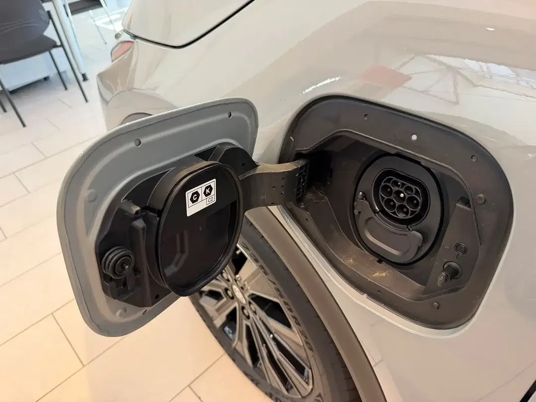 Toyota C-HR 4x4 Lounge - Thumbnail 7