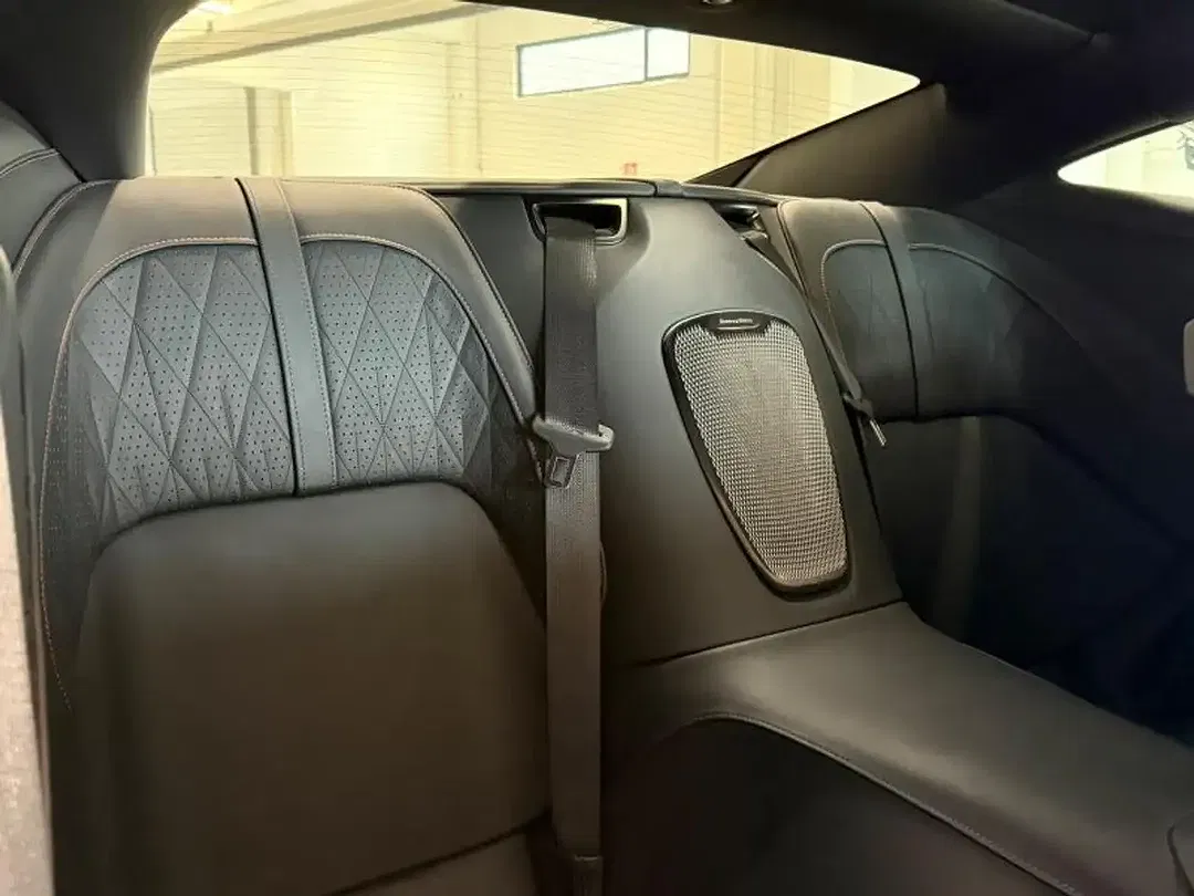 Aston Martin DB12 Coupe - Thumbnail 19