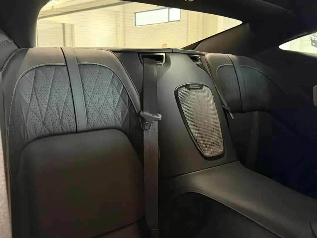 Aston Martin DB12 Coupe - Thumbnail 20