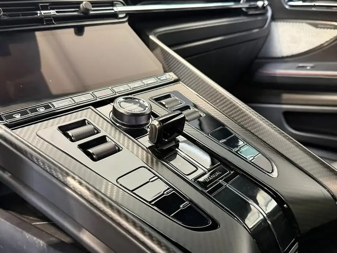 Aston Martin DB12 Coupe - Thumbnail 28