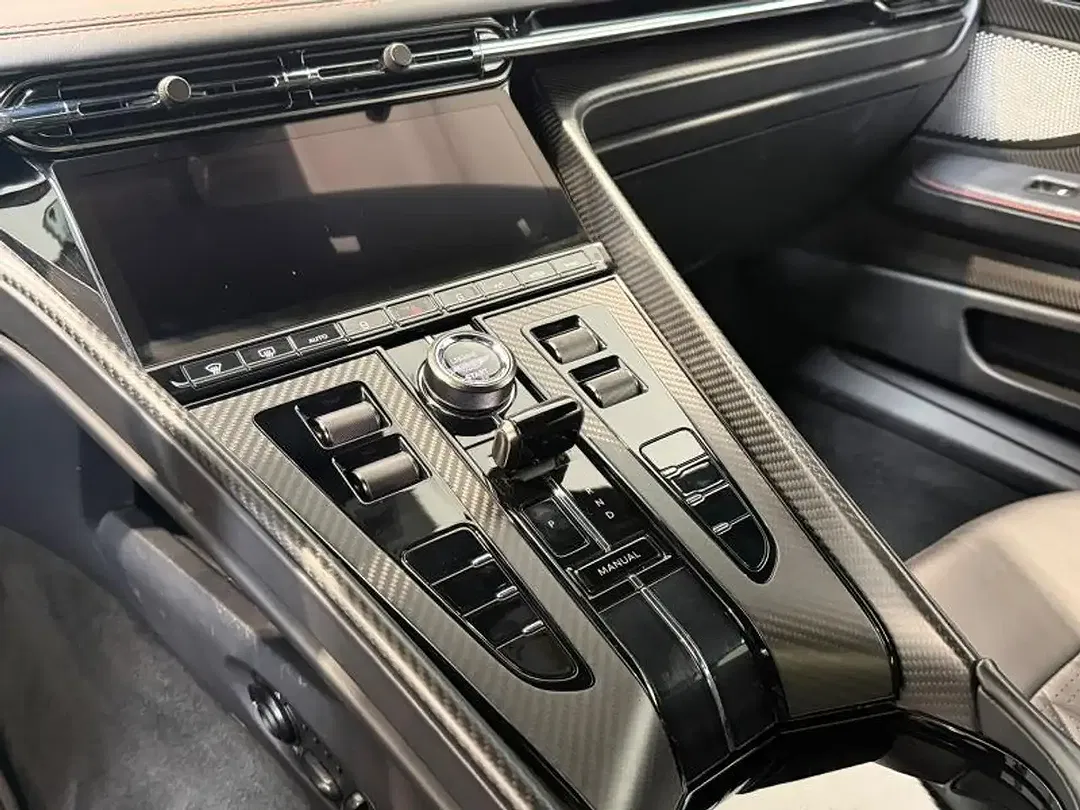 Aston Martin DB12 Coupe - Thumbnail 29
