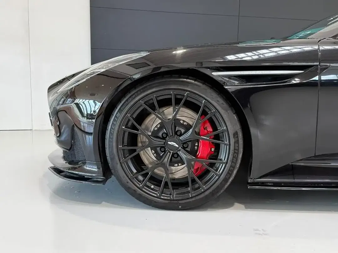 Aston Martin DB12 Coupe - Thumbnail 35