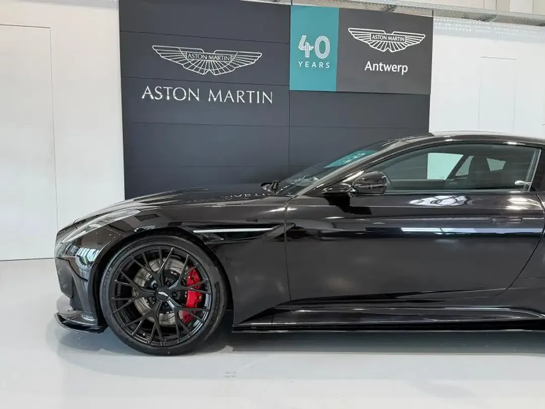 Aston Martin DB12 Coupe - Thumbnail 36
