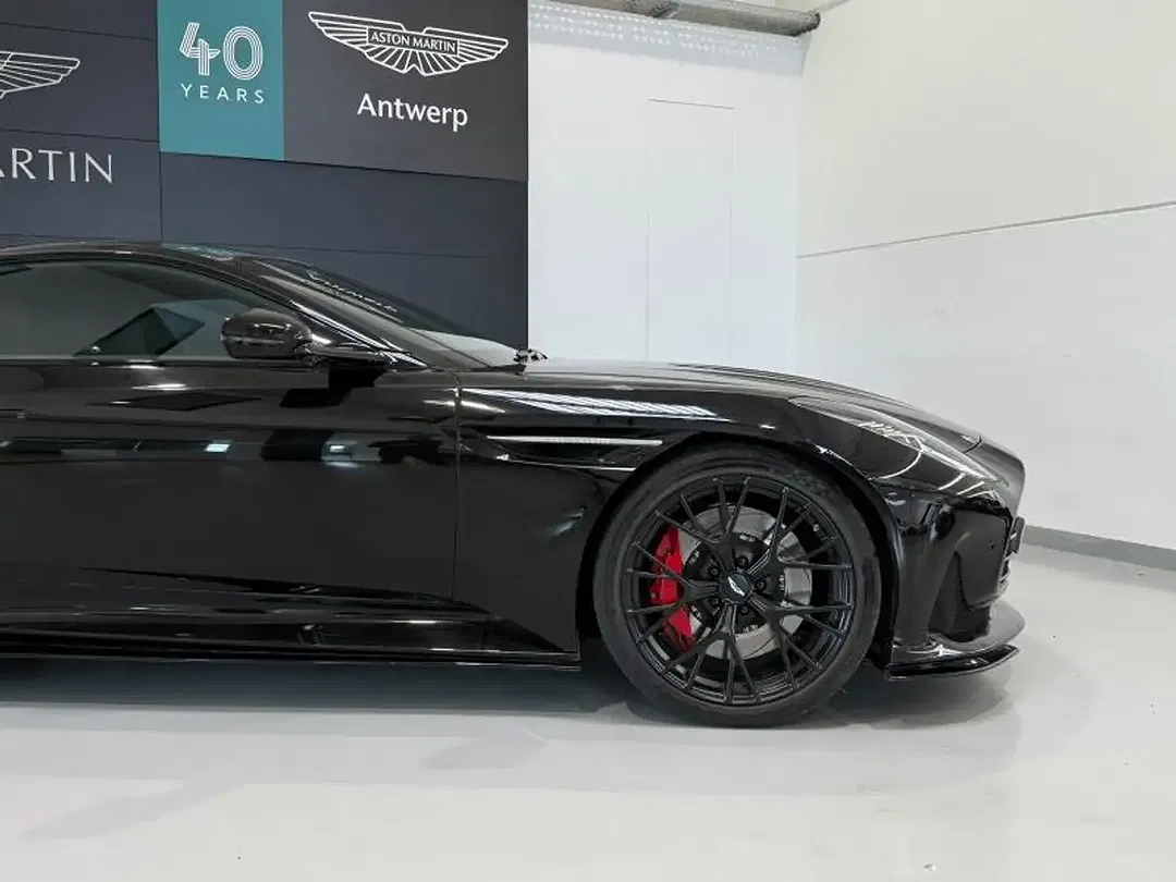 Aston Martin DB12 Coupe - Thumbnail 6