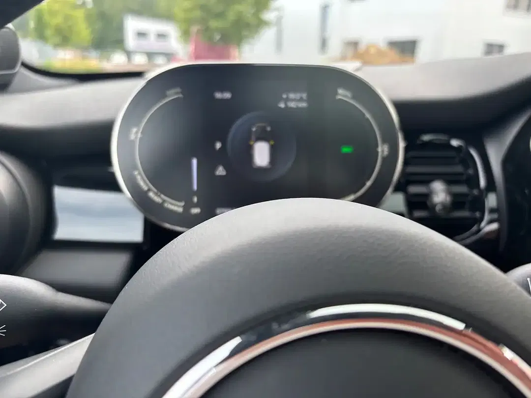 MINI Cooper SE Classic Trim - Thumbnail 12