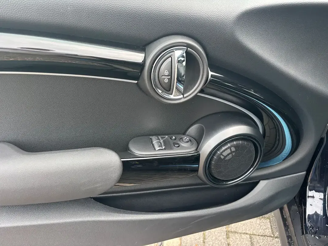 MINI Cooper SE Classic Trim - Thumbnail 13