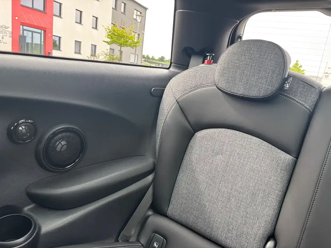 MINI Cooper SE Classic Trim - Thumbnail 14