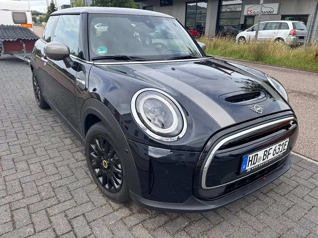 MINI Cooper SE Classic Trim - Thumbnail 2