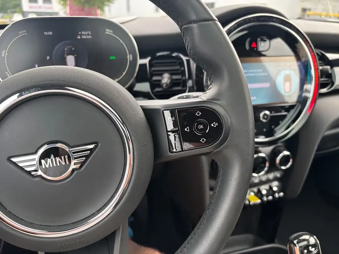 MINI Cooper SE Classic Trim - Thumbnail 7