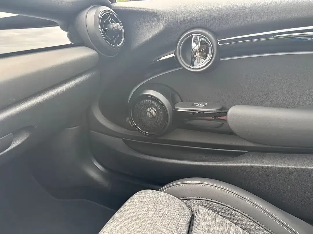 MINI Cooper SE Classic Trim - Thumbnail 8