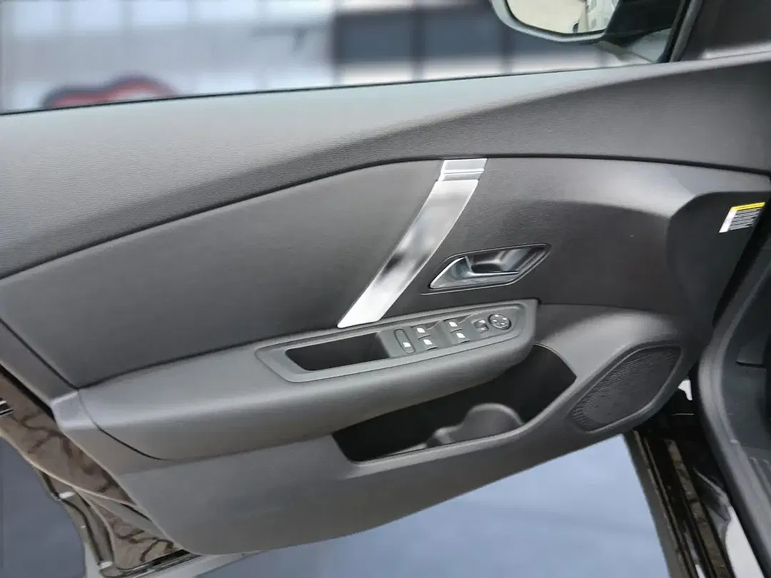 Citroen C4 EAT8 Hybrid Max - Thumbnail 10