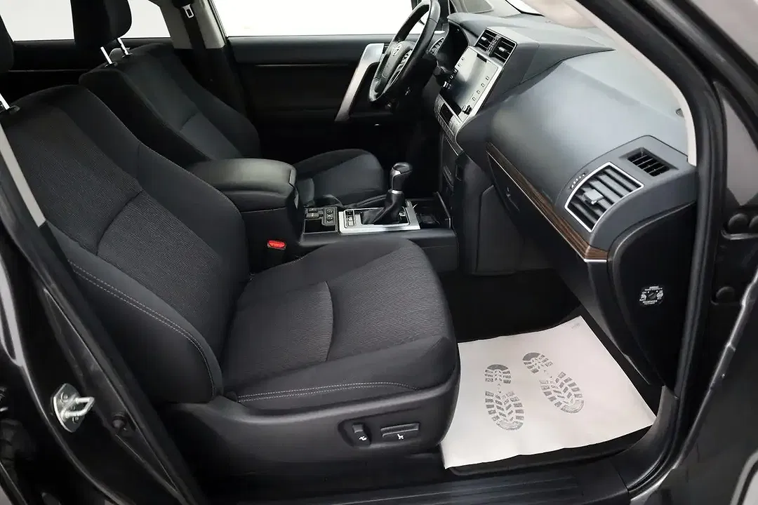 Toyota Land Cruiser Comfort - Thumbnail 3