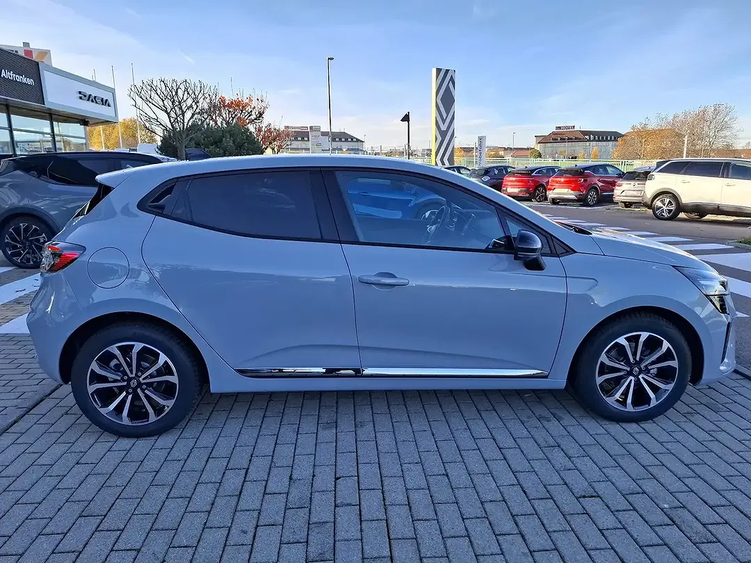Renault Clio TCe Techno - Thumbnail 4