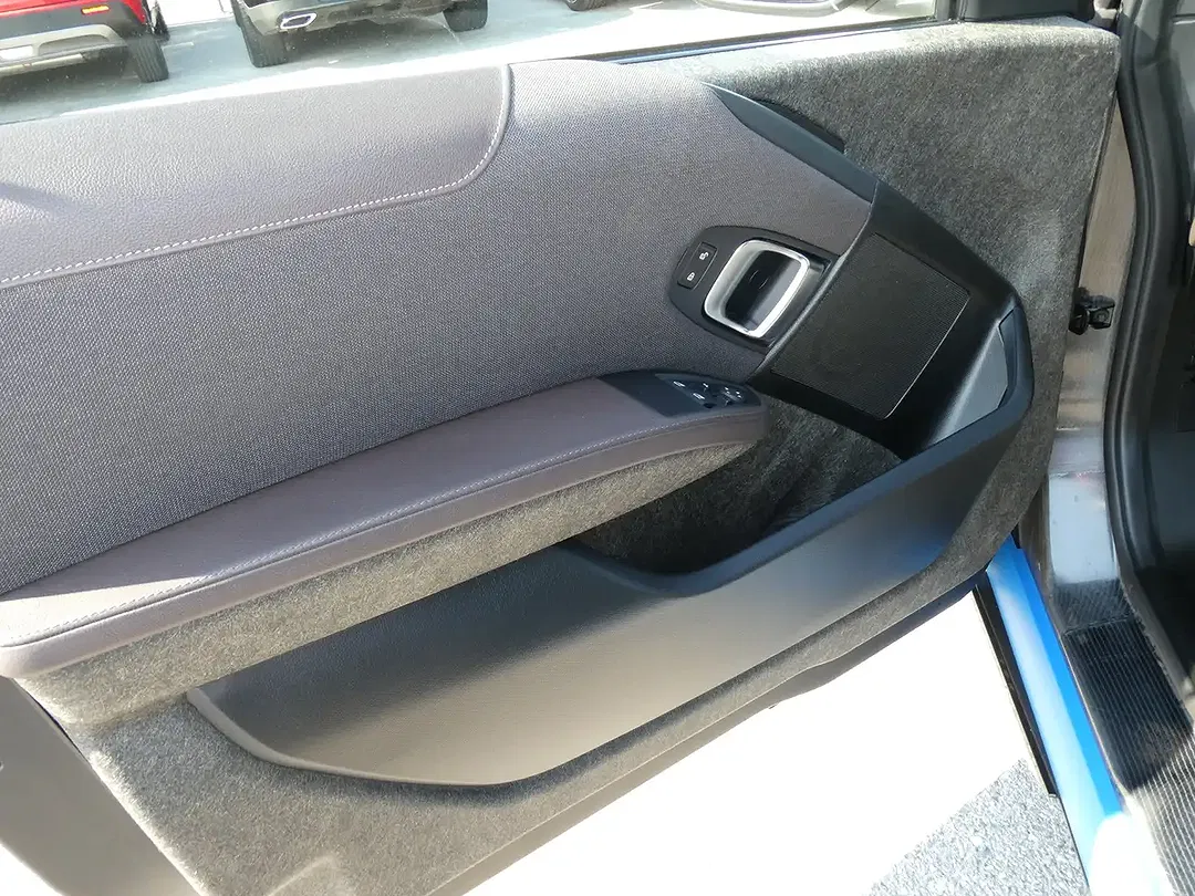 BMW i3 - Thumbnail 6