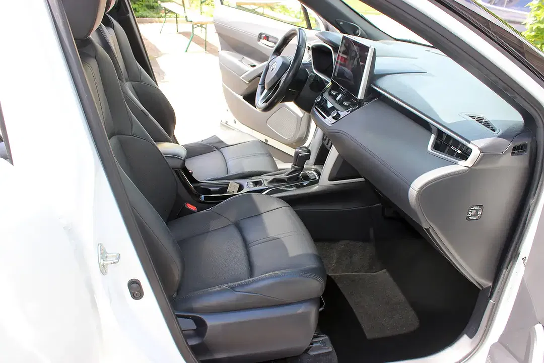 Toyota Corolla Cross Hybrid 4x4 Lounge - Thumbnail 10