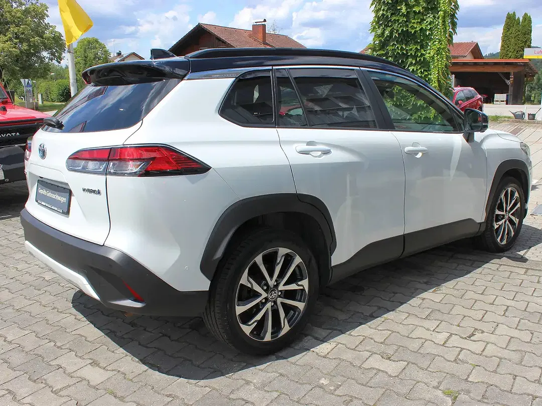 Toyota Corolla Cross Hybrid 4x4 Lounge - Thumbnail 3