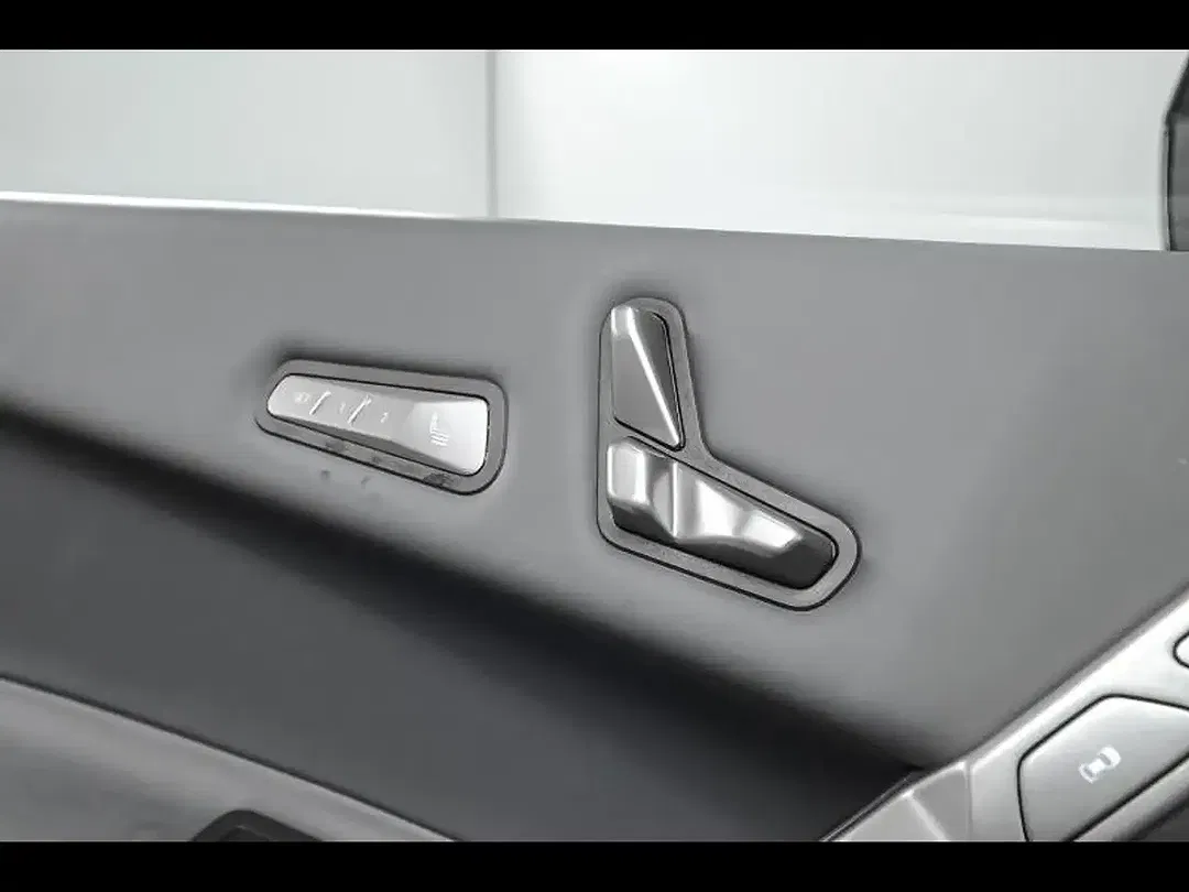 BMW iX xDrive - Thumbnail 16
