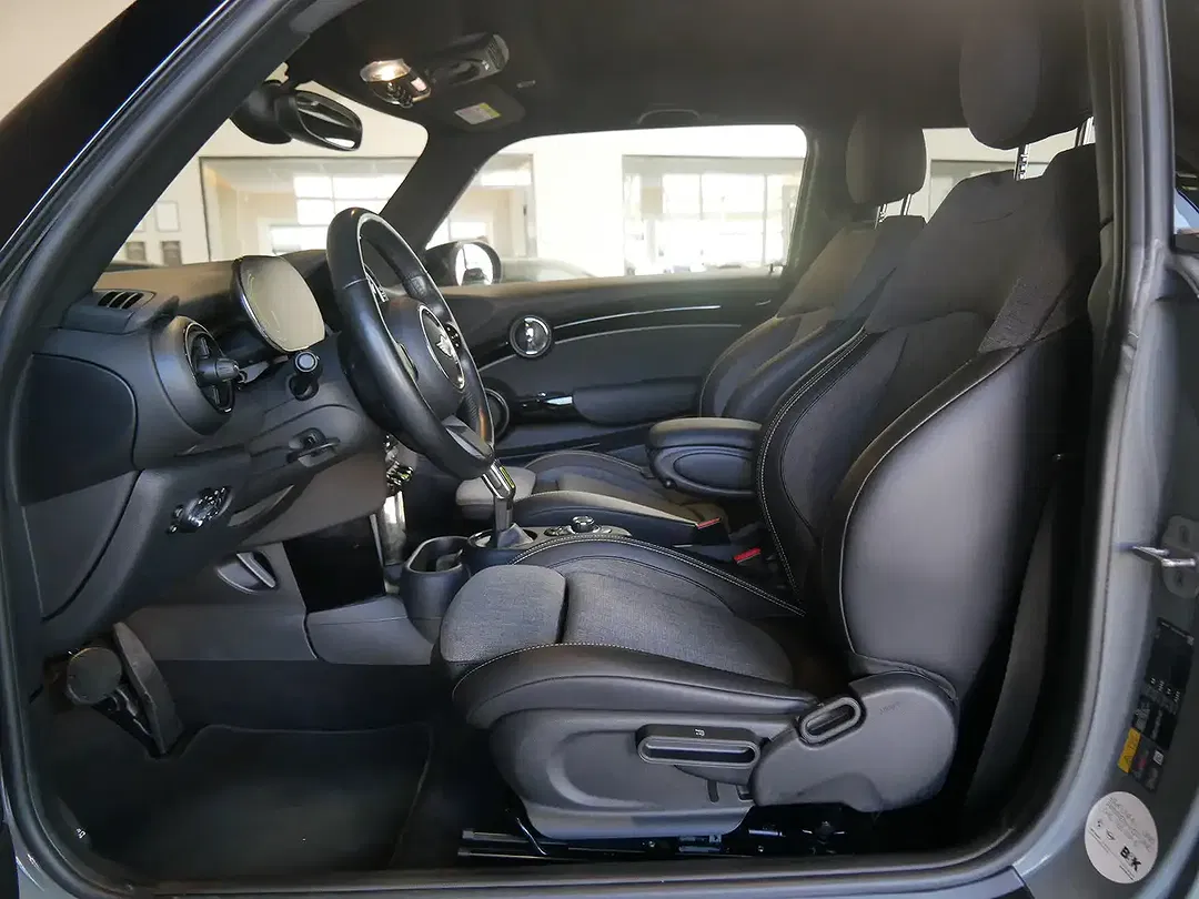 MINI Cooper SE Classic Trim - Thumbnail 10